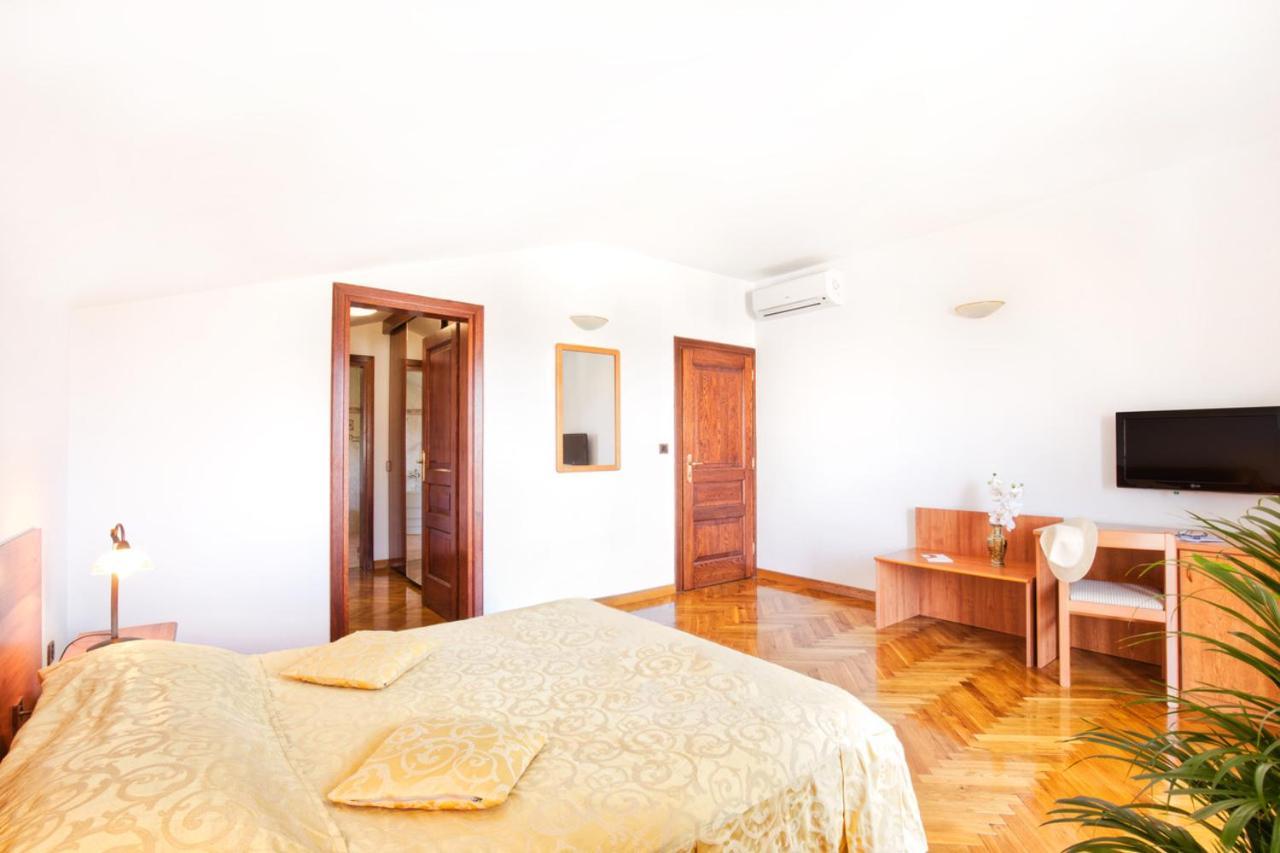 Villa Sveta Eufemija Bed End Breakfast I Rovinj Luaran gambar